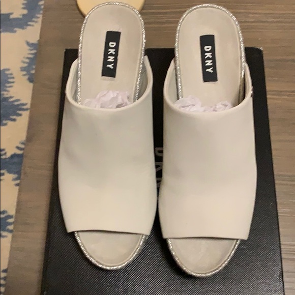 DKNY WEDGE SIZE 8 - Picture 3 of 4